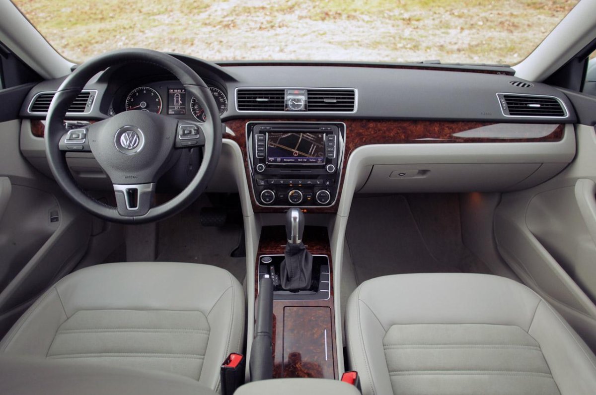 Volkswagen Passat 2012 салон