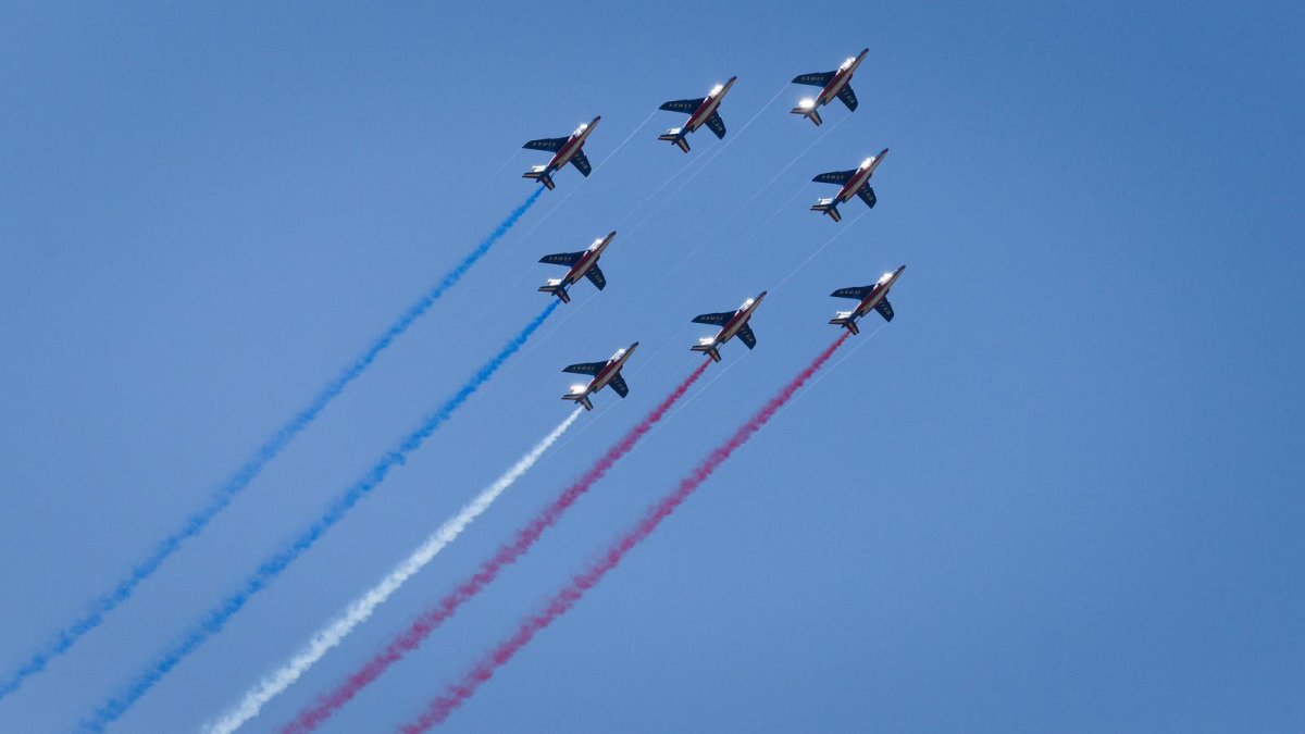 «Русские Витязи» и "Стрижи" на параде Победы — 2010