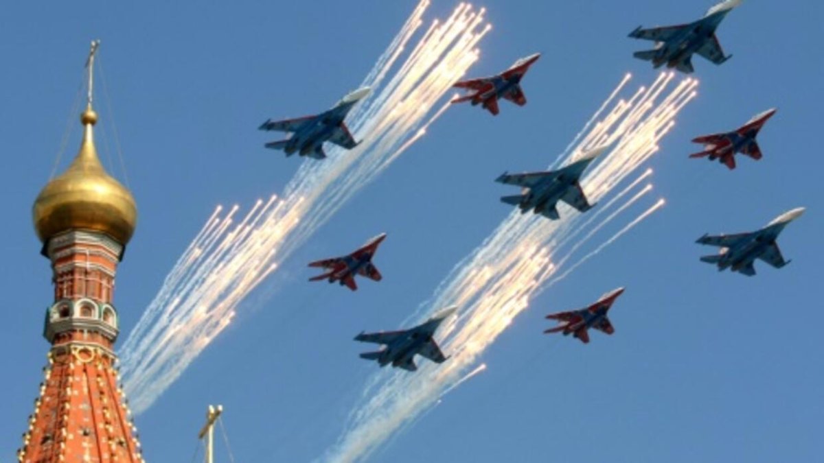 Парад военных самолетов