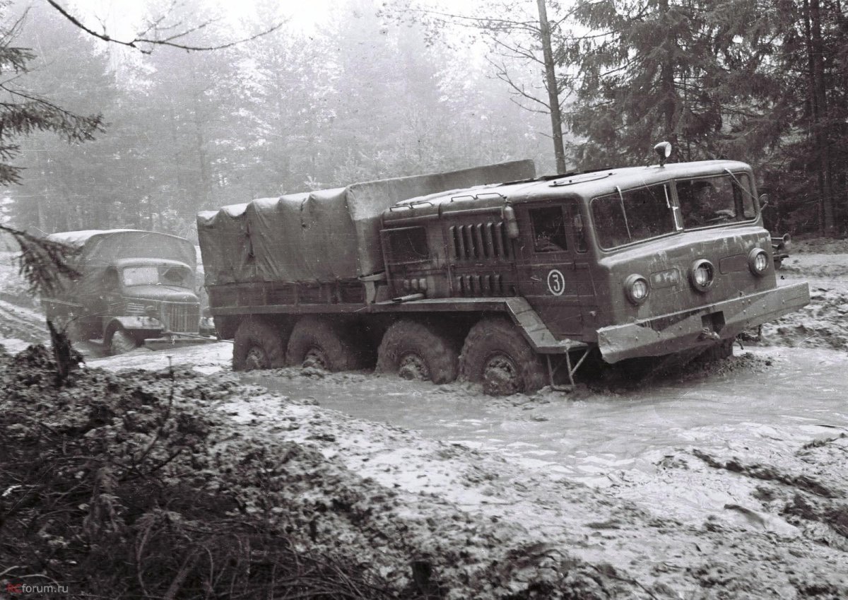 МАЗ военный тягач 535