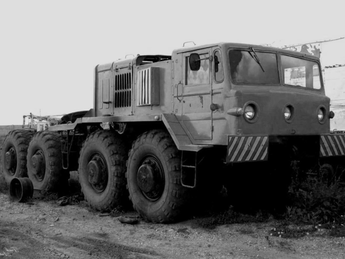 МАЗ военный тягач 537