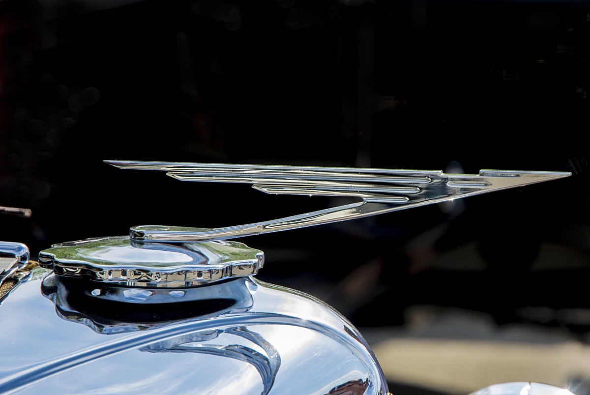 Статуэтки на капот автомобиля