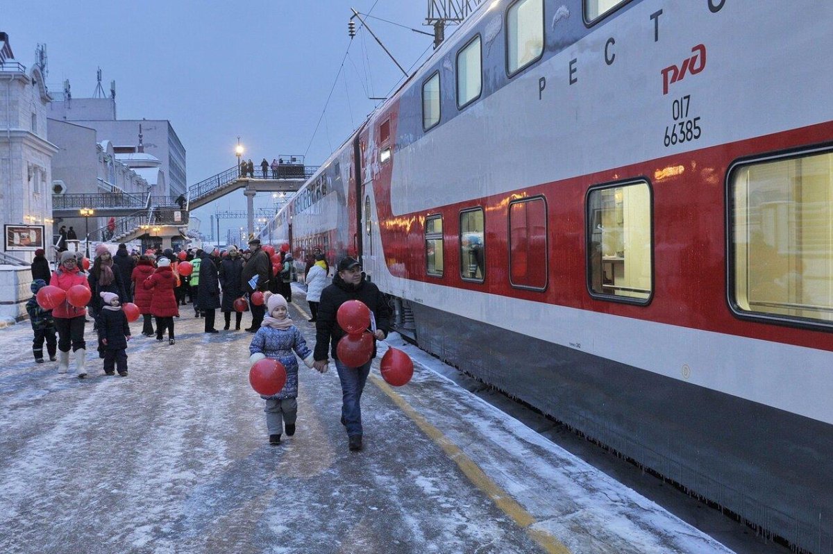 Поезд 025г Италмас двухэтажный