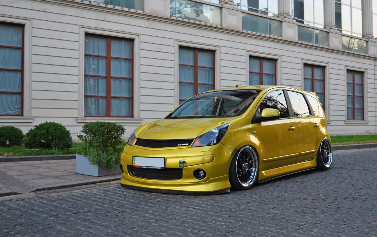 Nissan Note e11 stance
