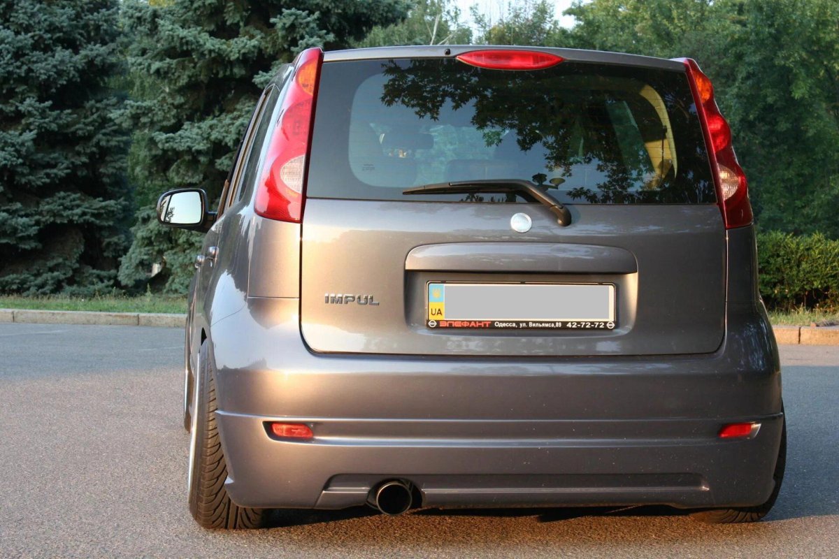 Сзади Ниссан ноут е11