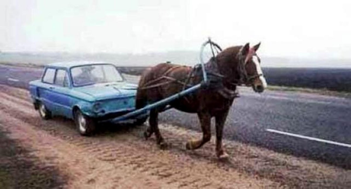 Автомобиль запряженный лошадью