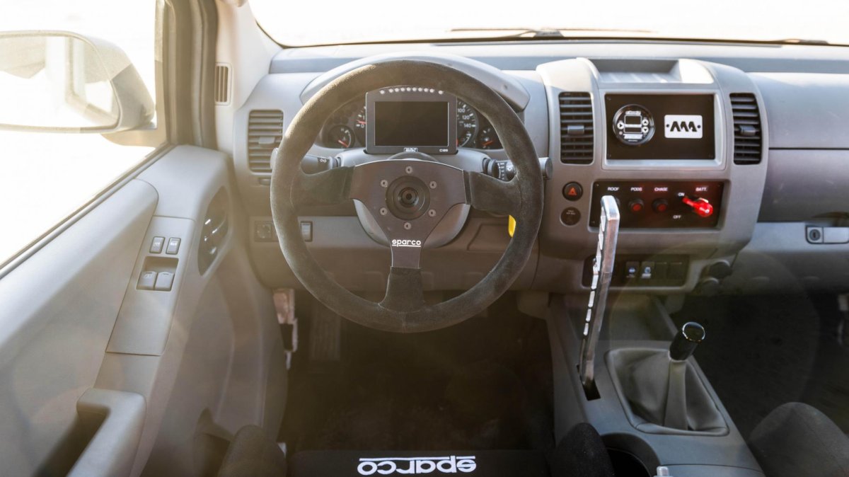 Nissan Hardbody "Desert Runner"