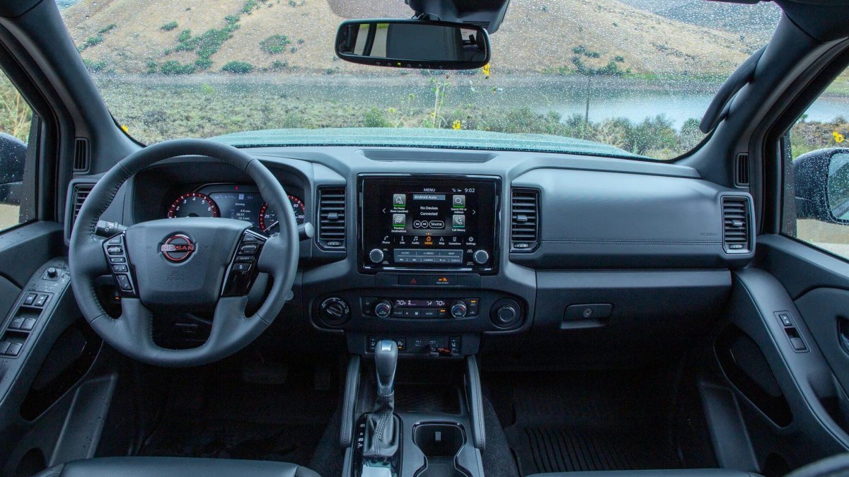 Nissan Frontier 2022 салон