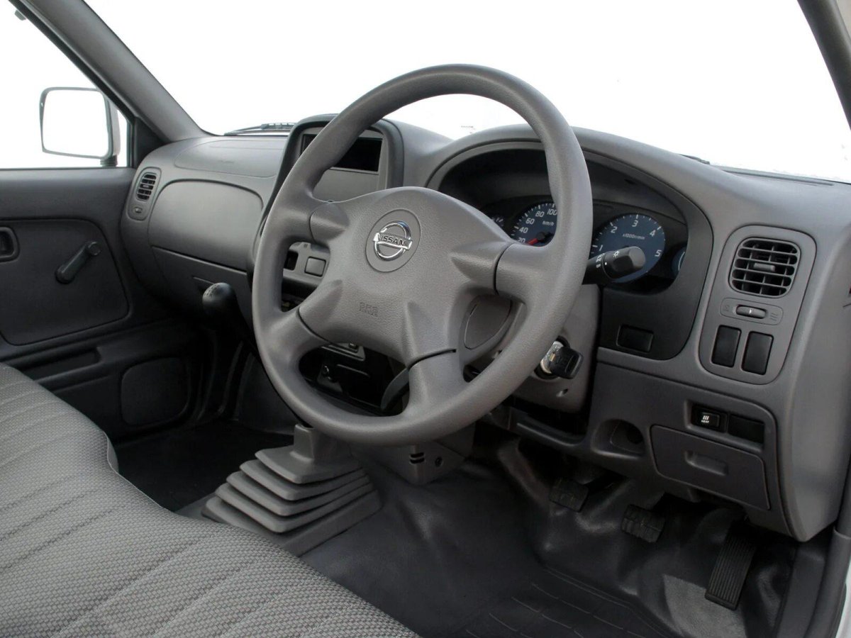Nissan np300 2002