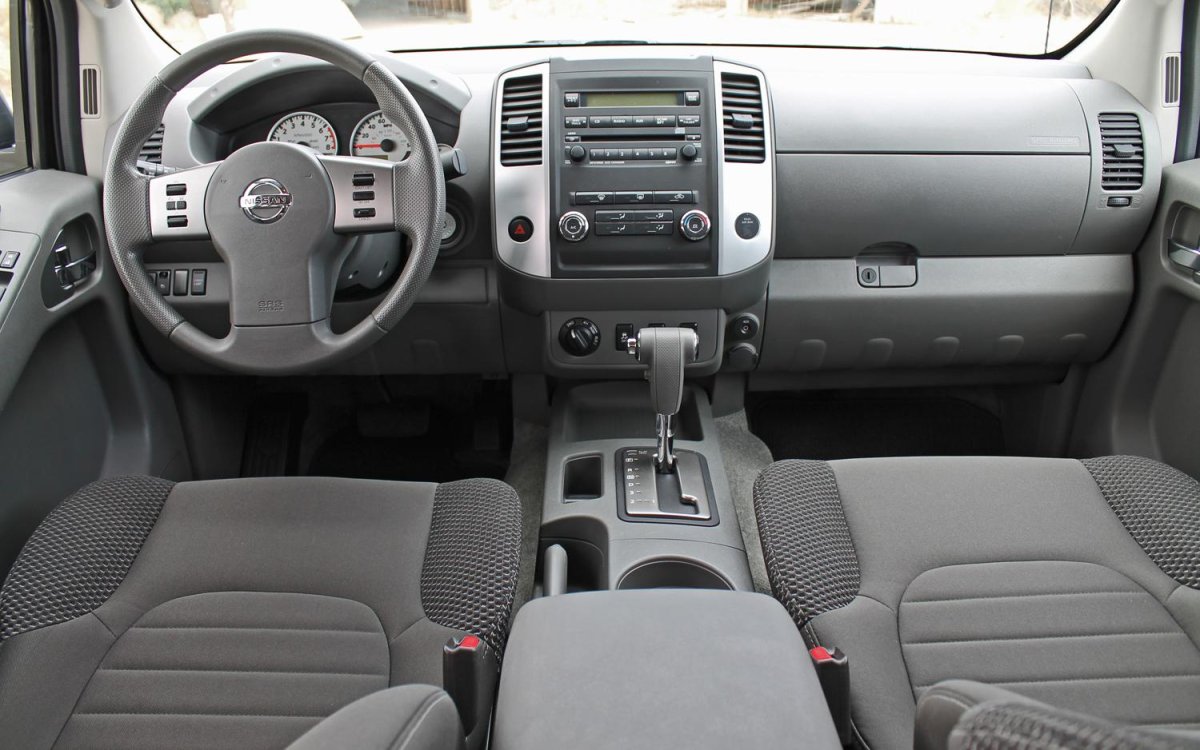 Nissan Frontier салон