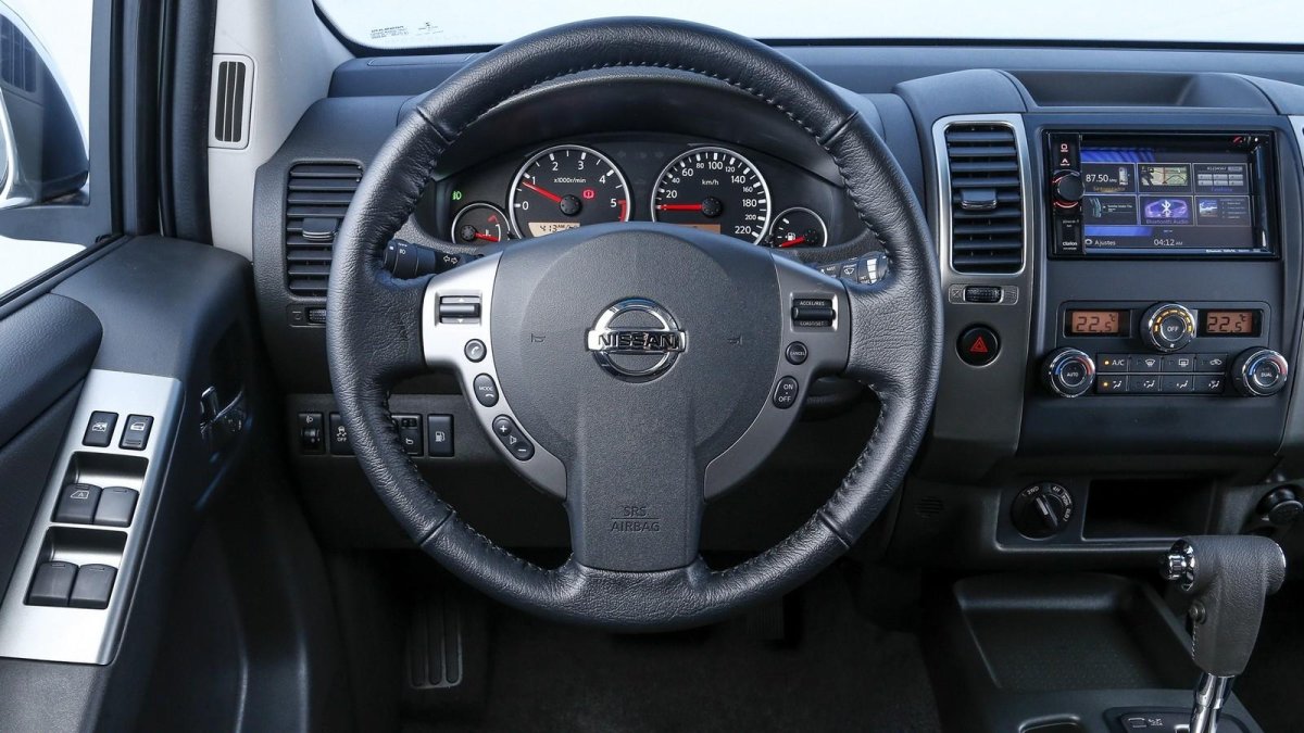 Nissan Frontier салон