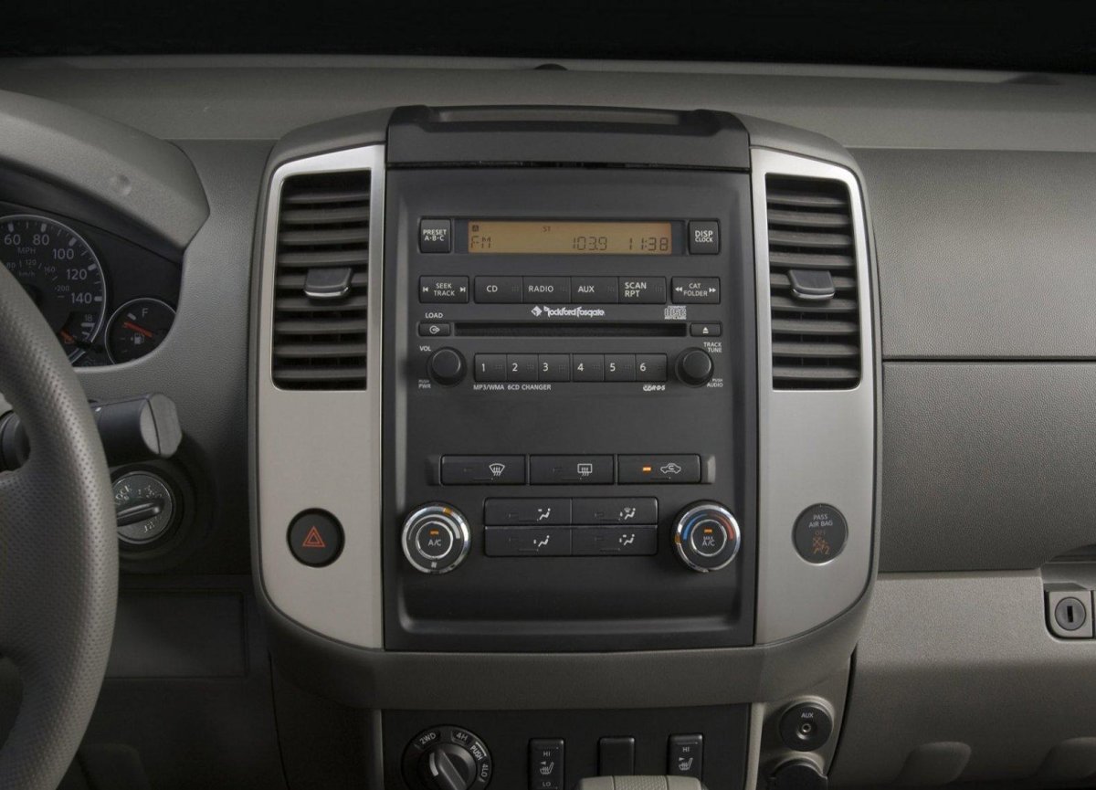 Nissan Xterra 2001 панель управления