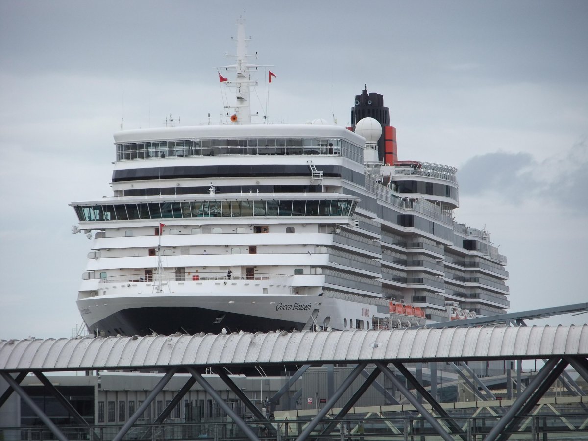 Круизный лайнер Королева Елизавета 2010