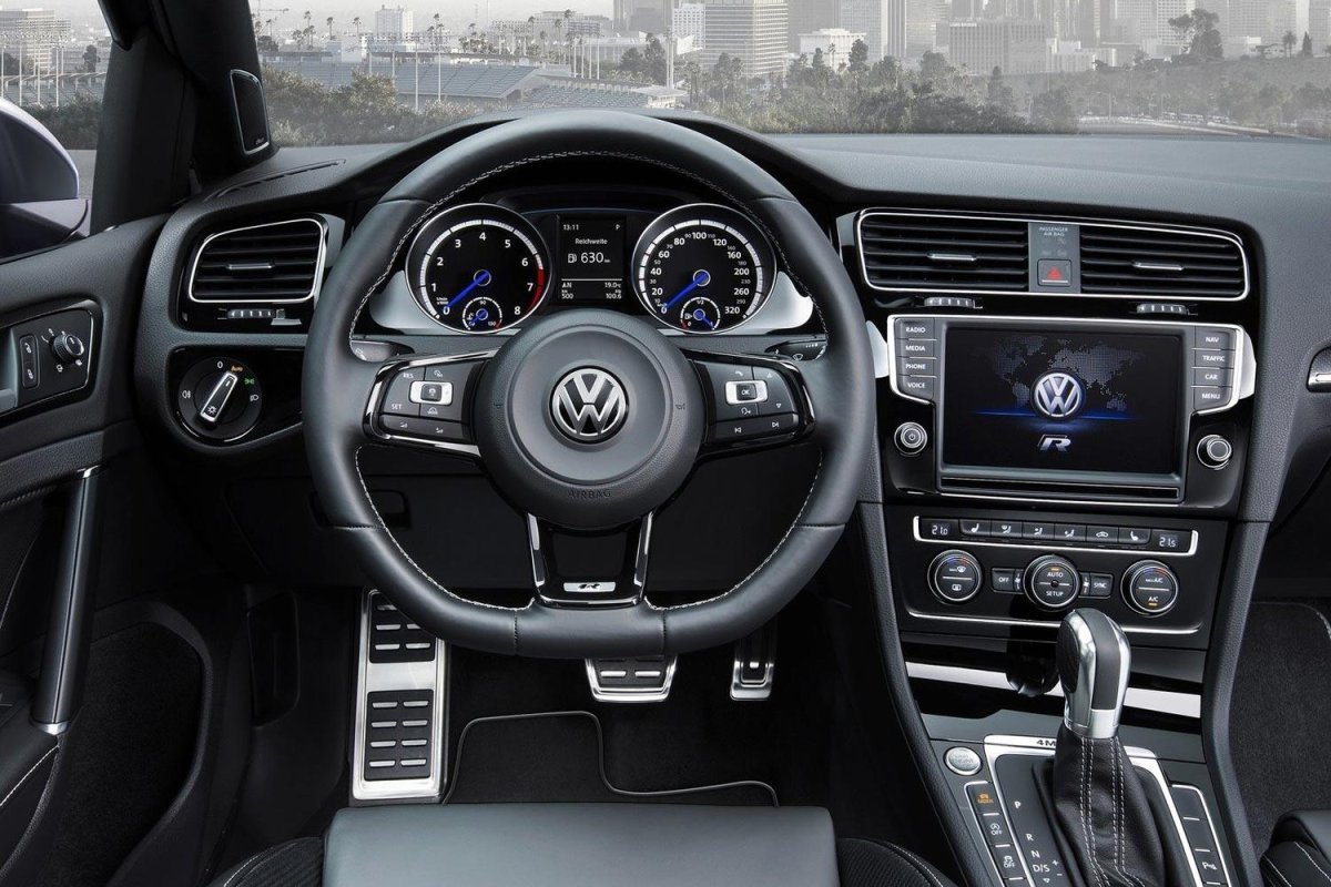Volkswagen Golf 2014 салон