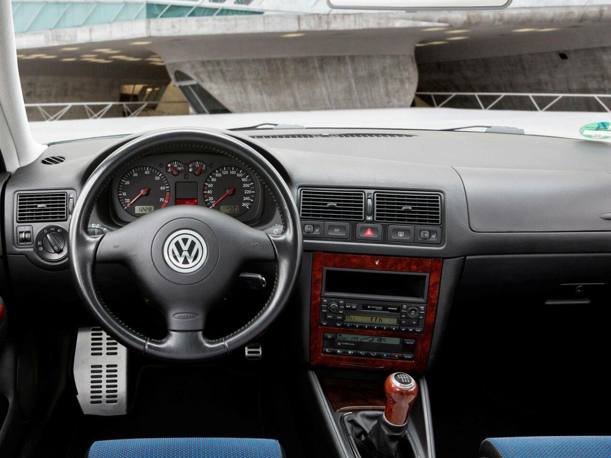 Volkswagen Golf 4 салон