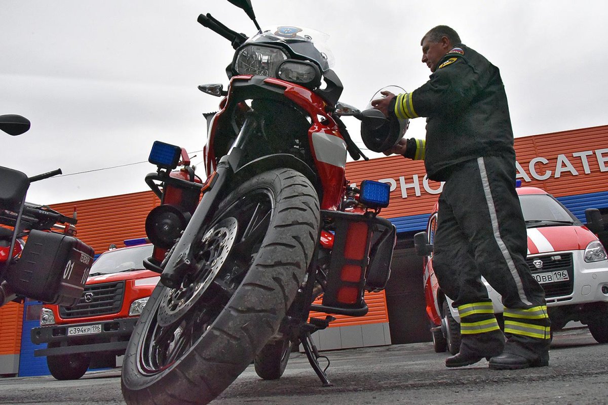 Пожарники на мотоцикле