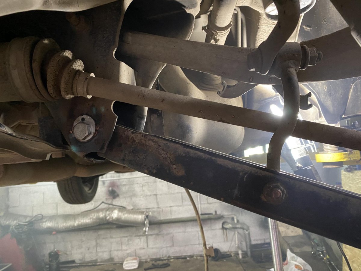 Развальные болты Ниссан х-Трейл т31 задние