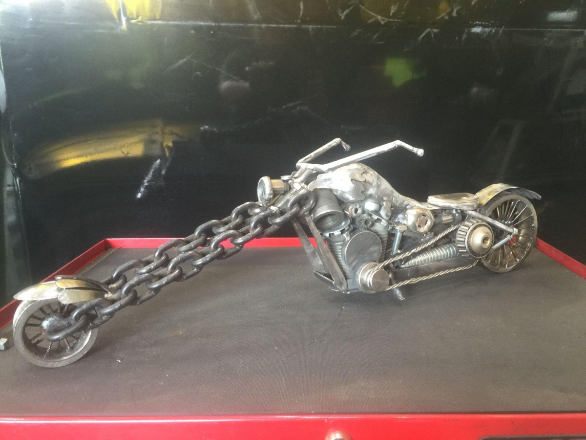 Мотоцикл из металла