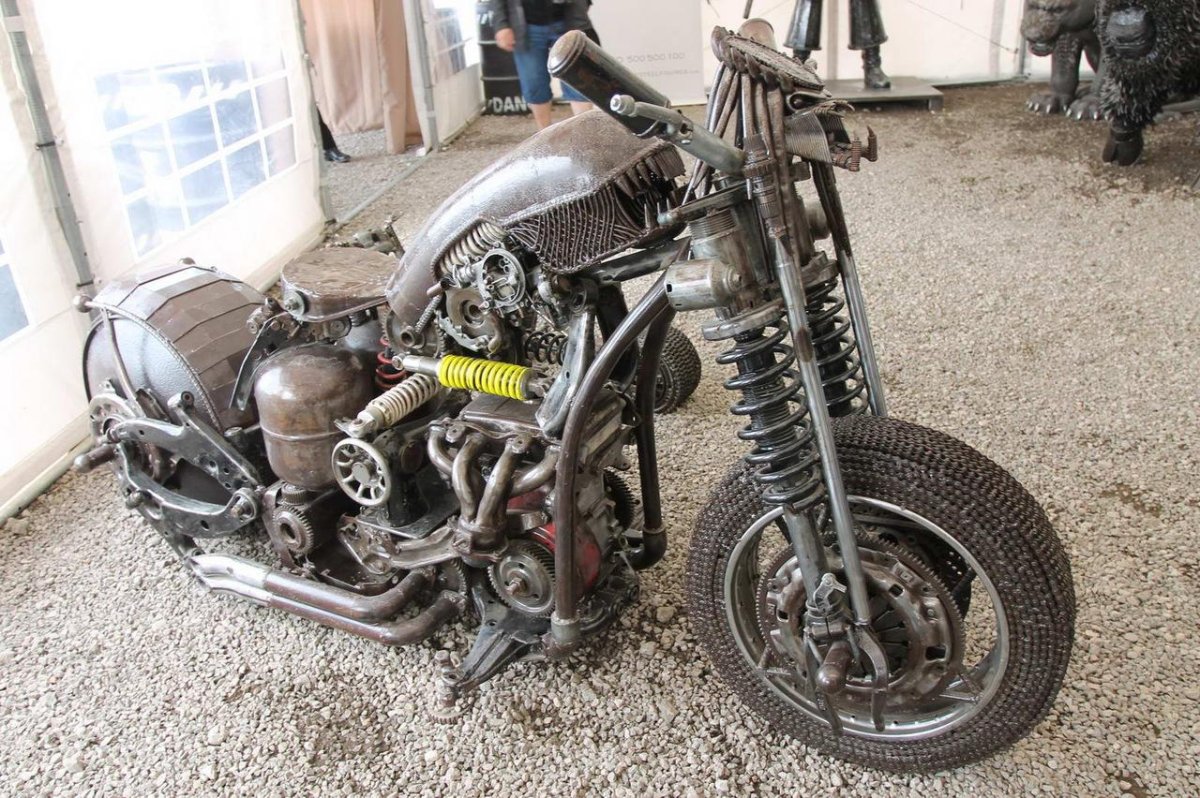 Мотоцикл из хлама