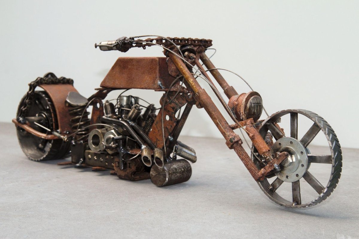 Фигуры из металлолома