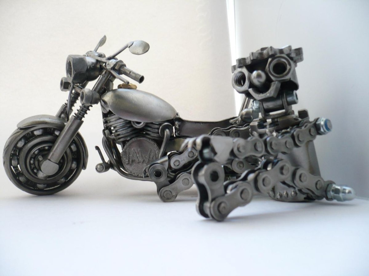 Мотоцикл из метизов