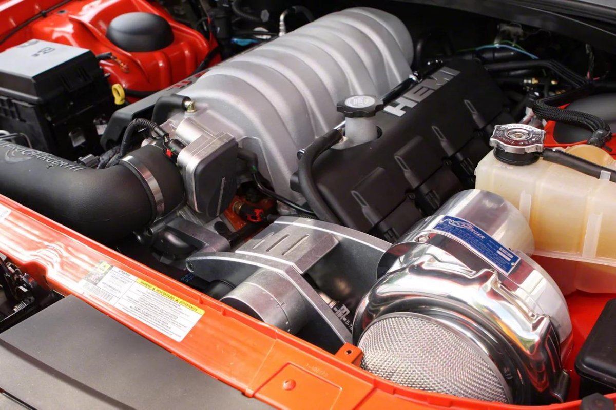 Додж Челленджер суперчарджер 6.4