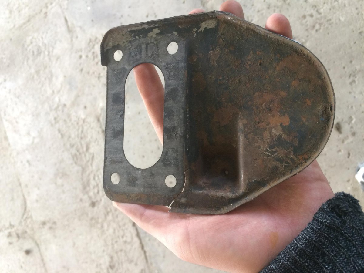 Пластина под карбюратором ВАЗ 2101