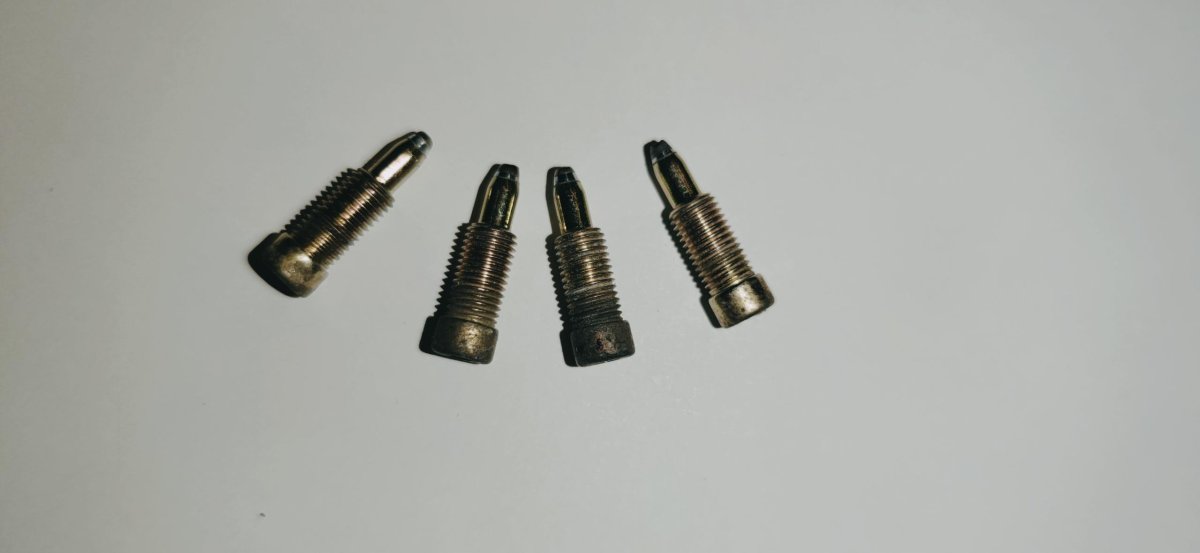 Винт слива топлива с карбюратора Kato т2 250