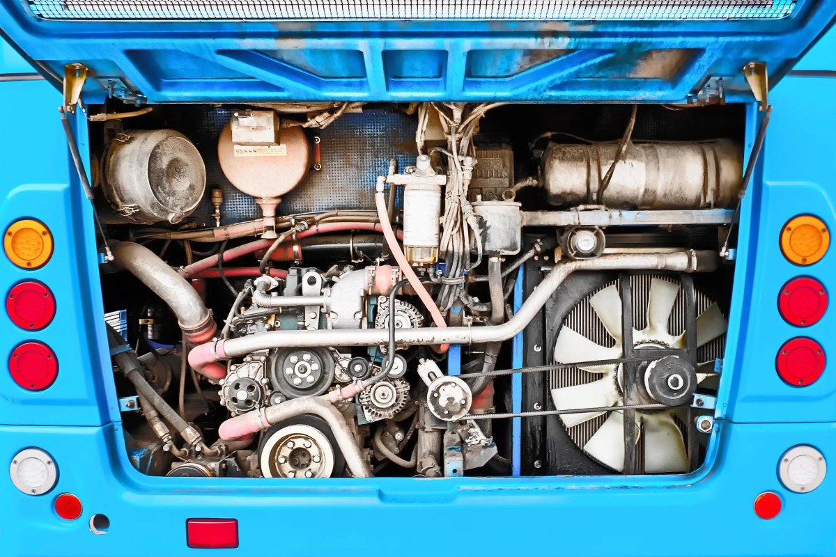 Двигатель автобуса