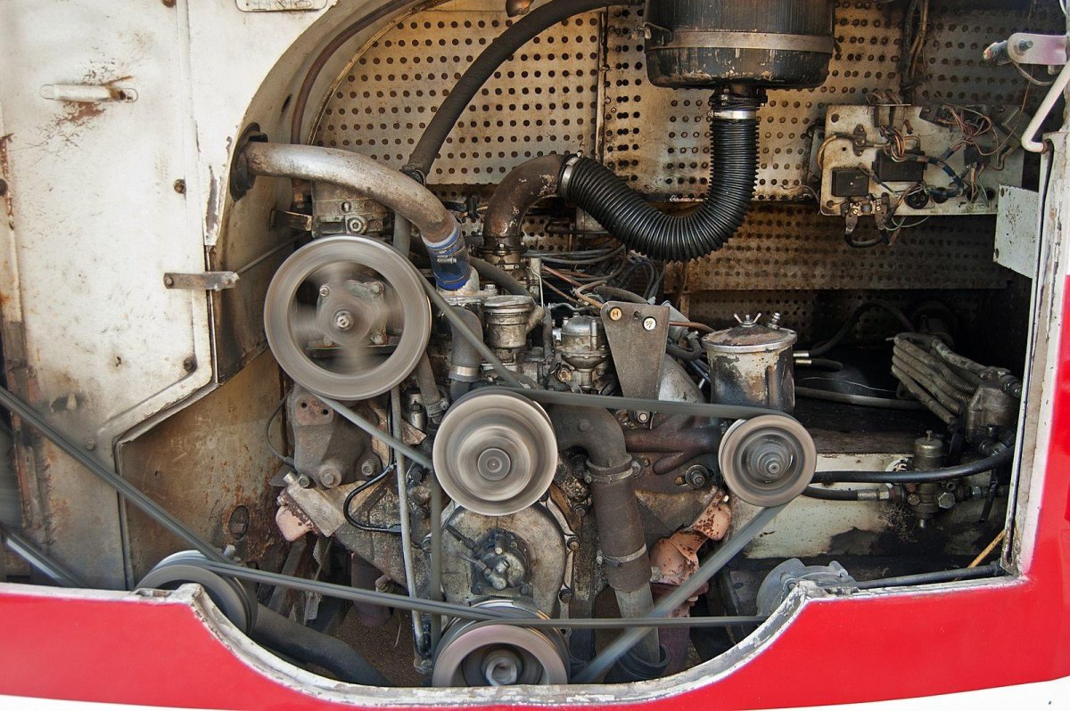 ЛАЗ-695 двигатель