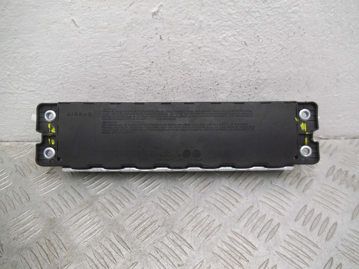 Подушка безопасности колен фото