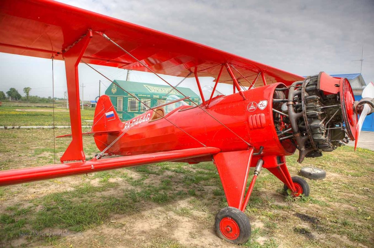 Самолет f-1 Фаворит