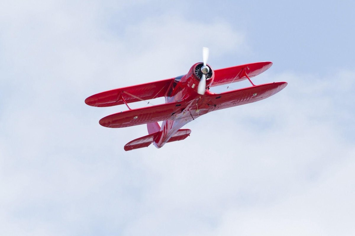 Самолет красные Крылья