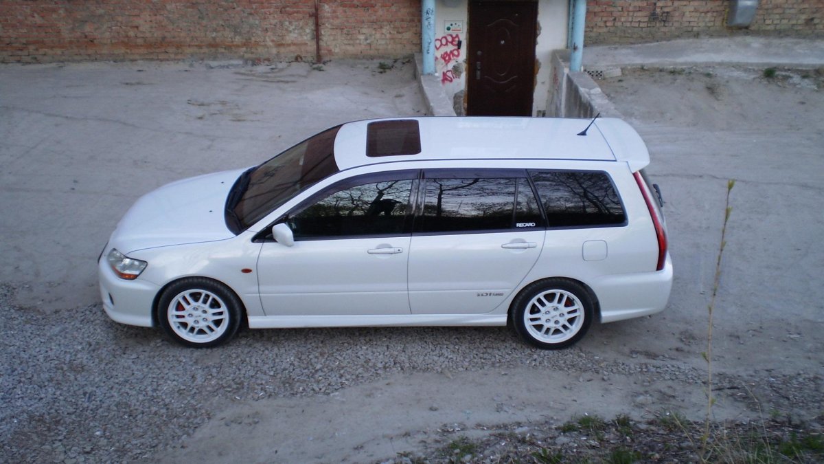 Lancer Cedia универсал