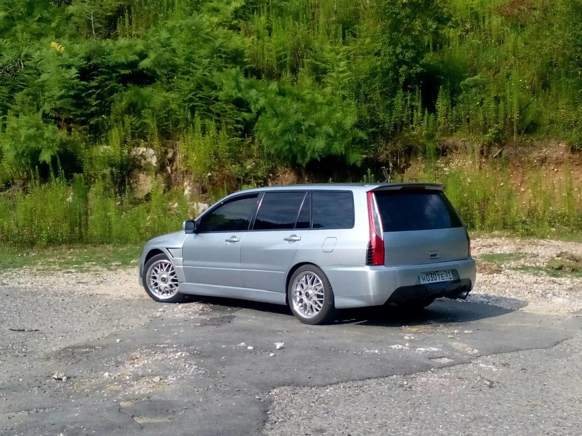 Mitsubishi 9 универсал