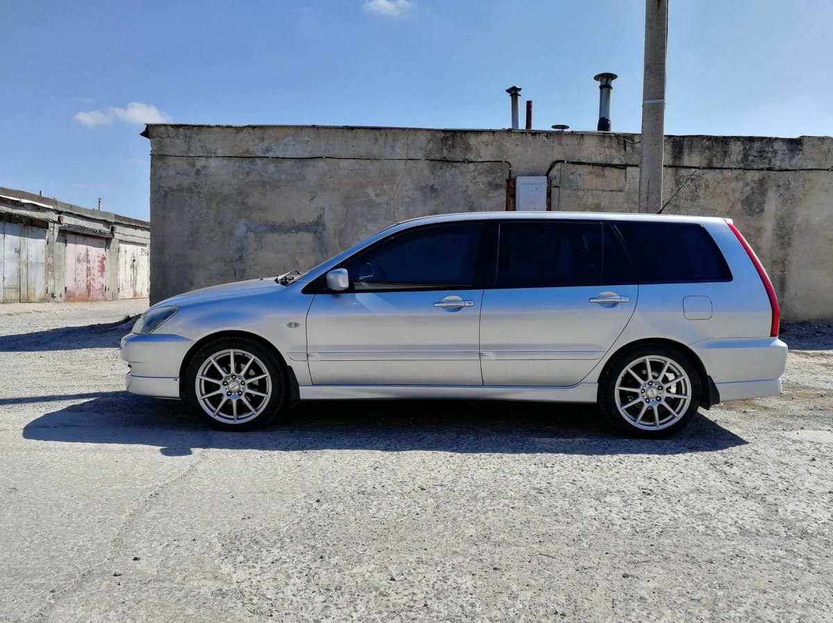 Lancer Cedia Wagon r17