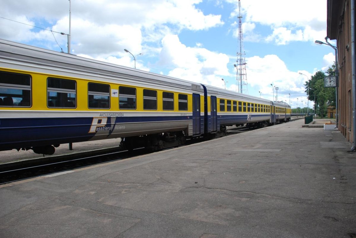 Поезд Даугавпилс Рига