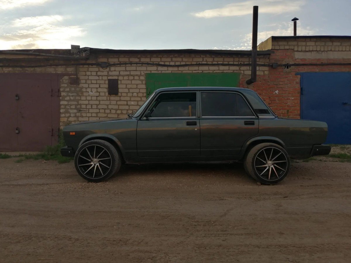 ВАЗ 2107 на колесах r17