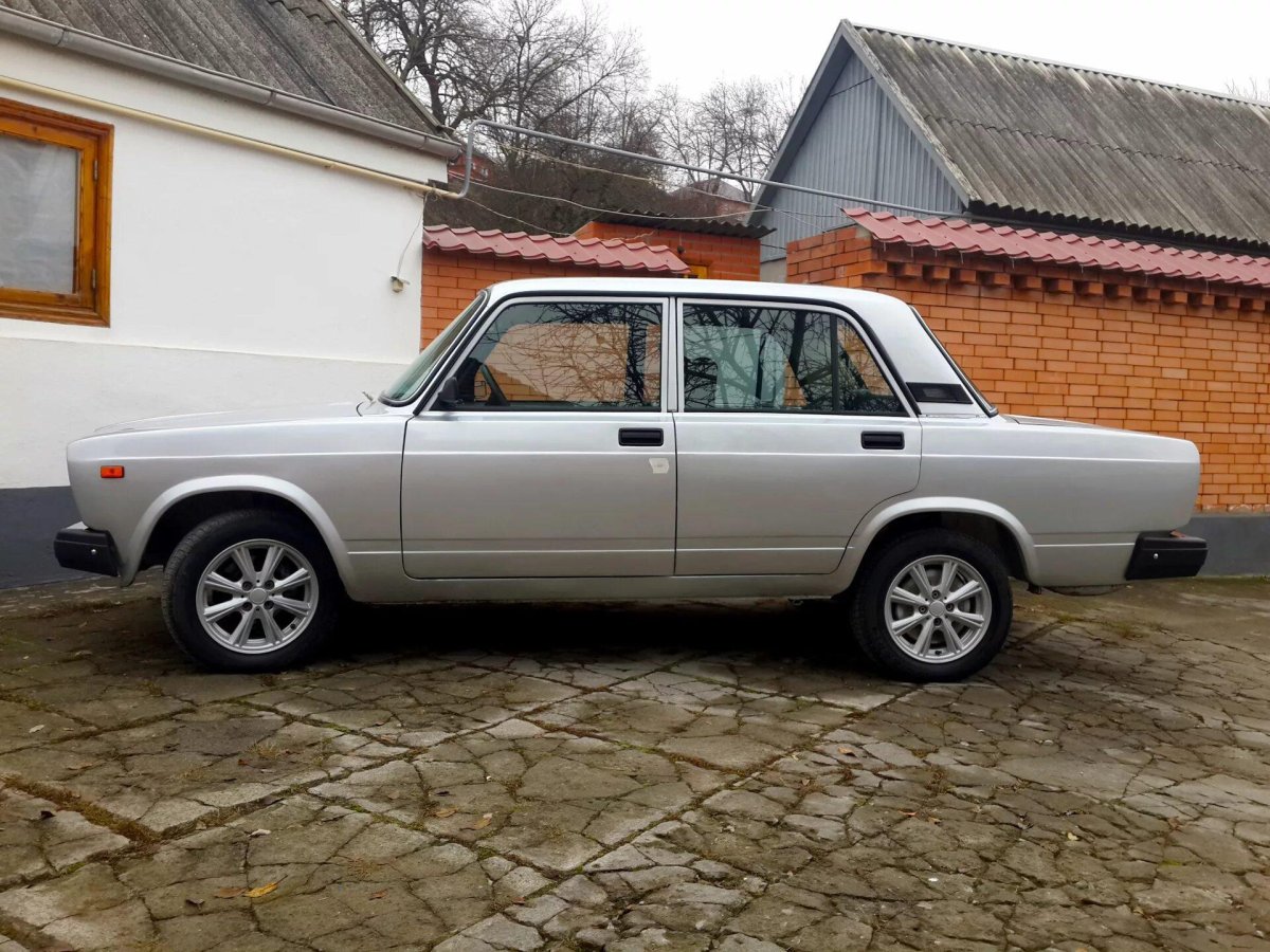 ВАЗ 2107 на камриках 15