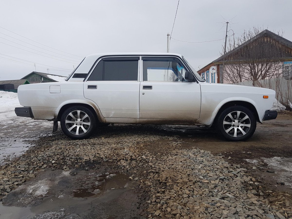 ВАЗ 2107 на литых дисках арбузы