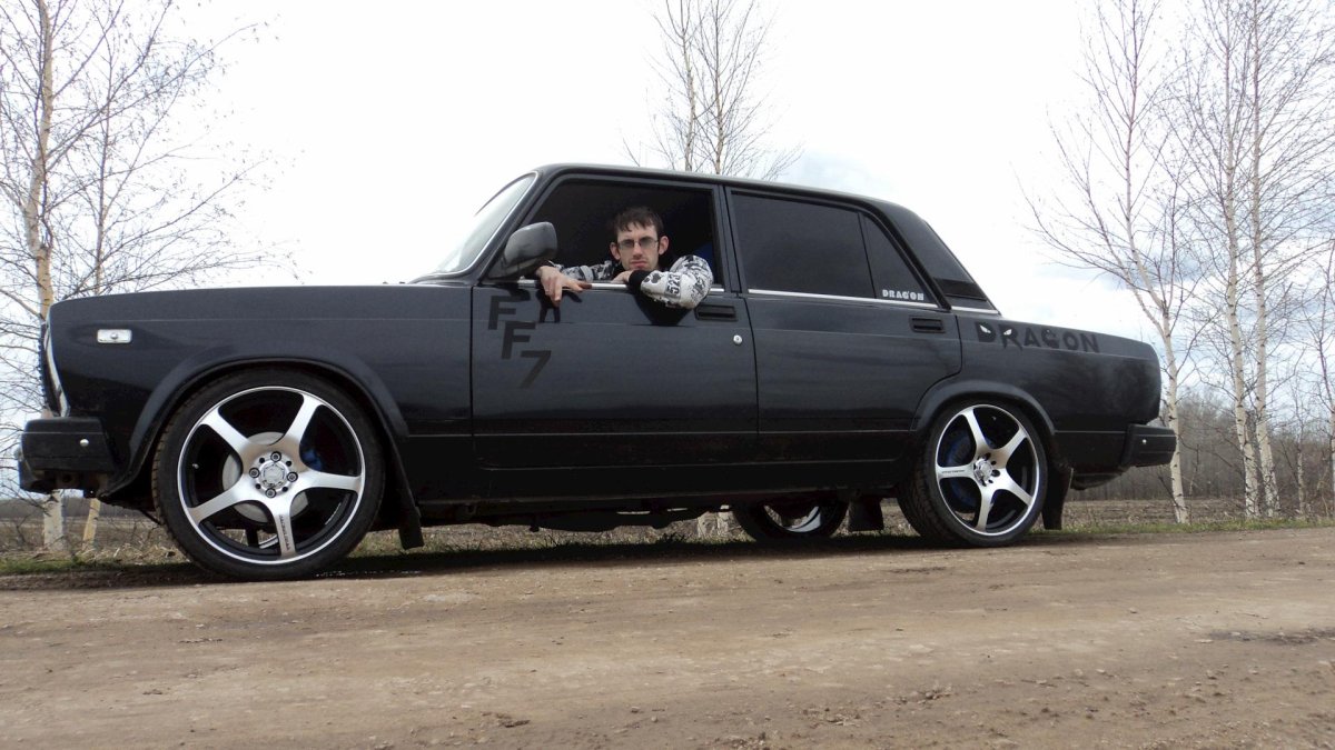 ВАЗ 2107 черная на ВОССЕНАХ