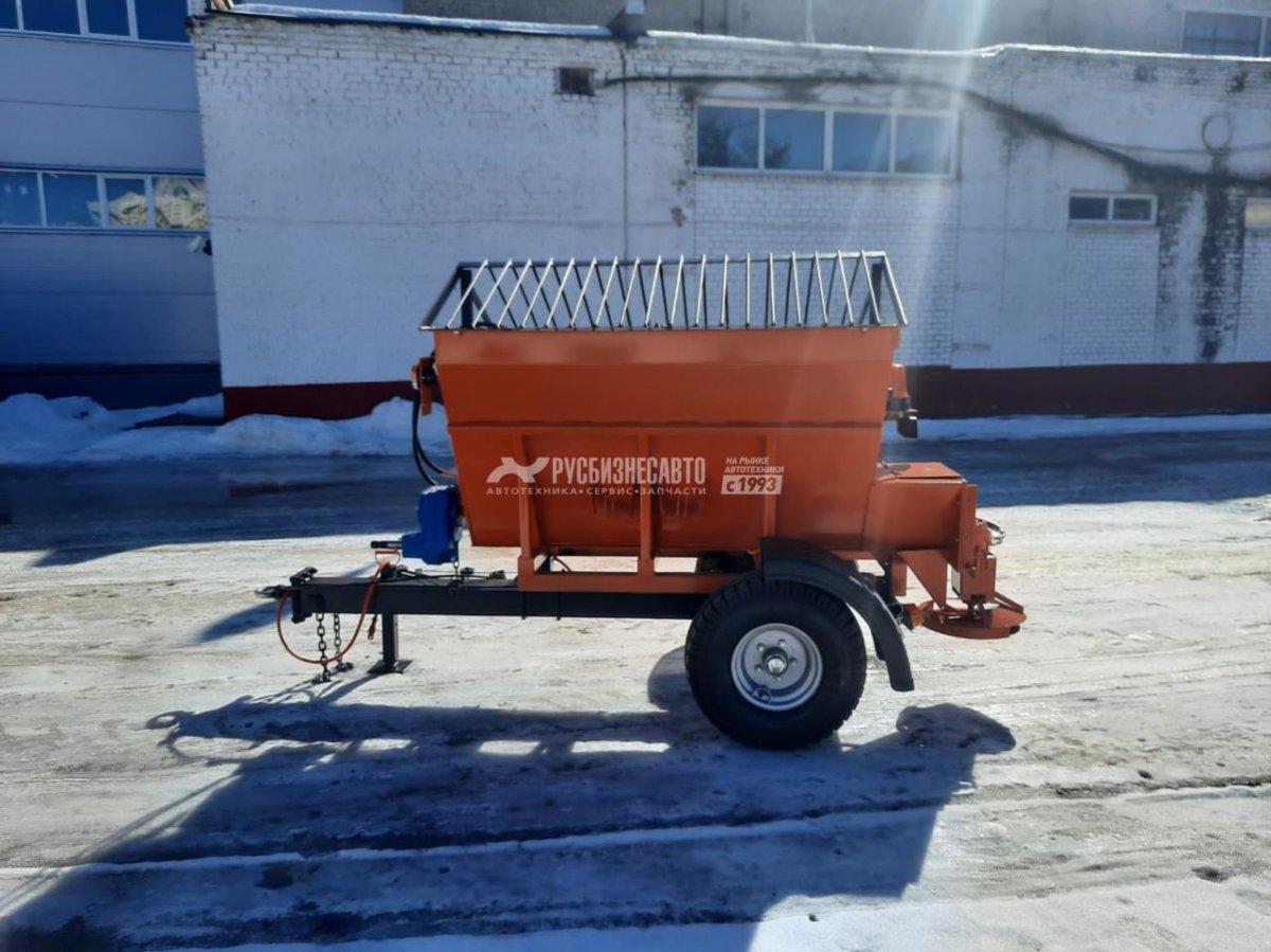 Пескоразбрасыватель полуприцепной тракторный ПРР-1,0