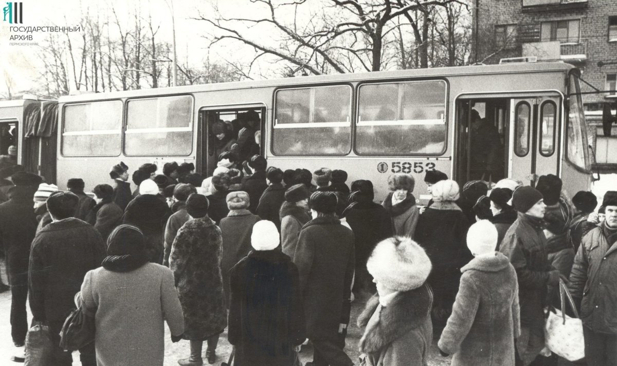 Переполненный автобус СССР