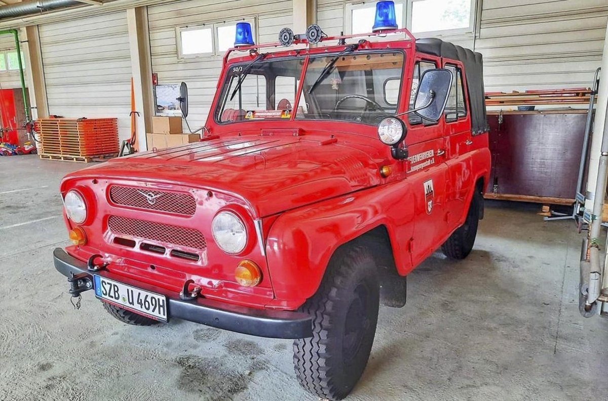 УАЗ 469 красный