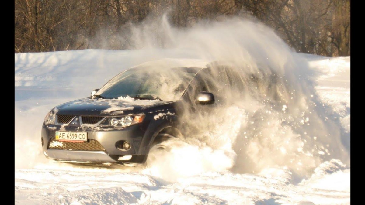 Машина в снегу