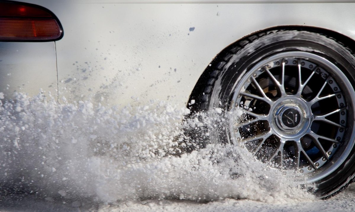 Снег из под колес