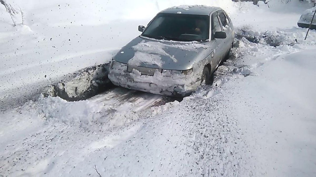 ВАЗ 2110 ночь зима кювет