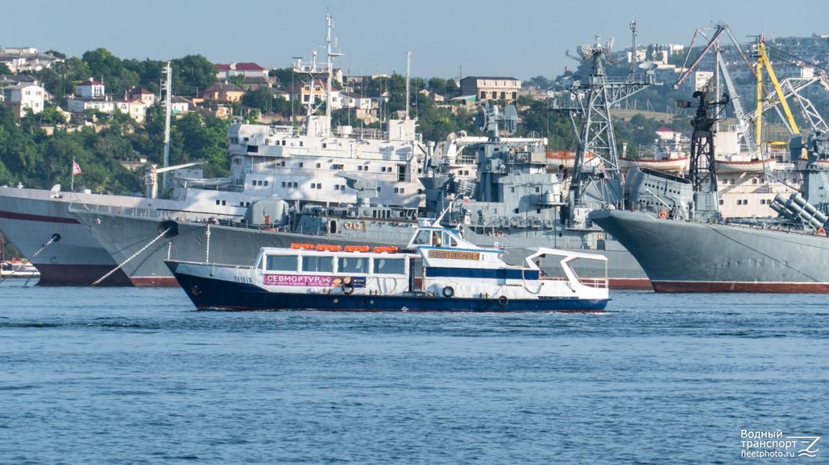 Теплоход севастополец