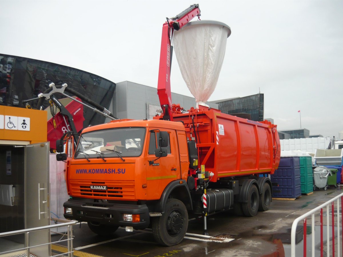 Мусоровоз КАМАЗ С КМУ
