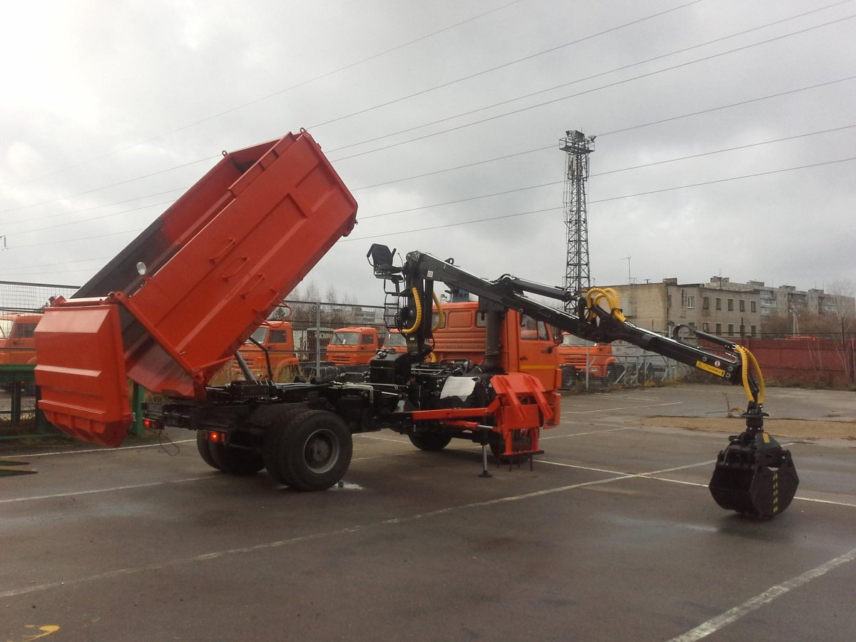 Мусоровоз КАМАЗ С КМУ